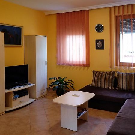 Var-Torony Apartman Gyula Bagian luar foto