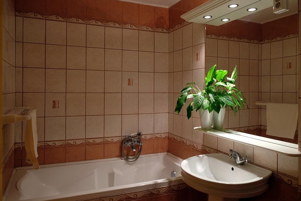 Var-Torony Apartman Gyula Bagian luar foto