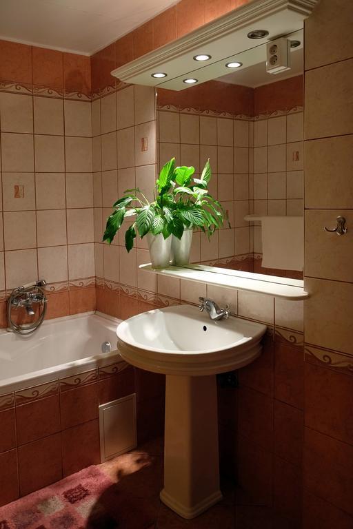 Var-Torony Apartman Gyula Bagian luar foto