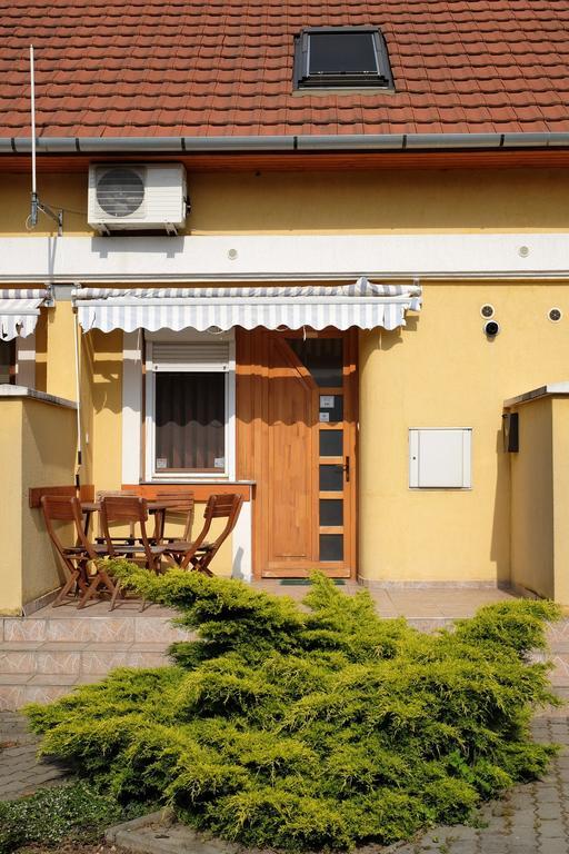 Var-Torony Apartman Gyula Bagian luar foto